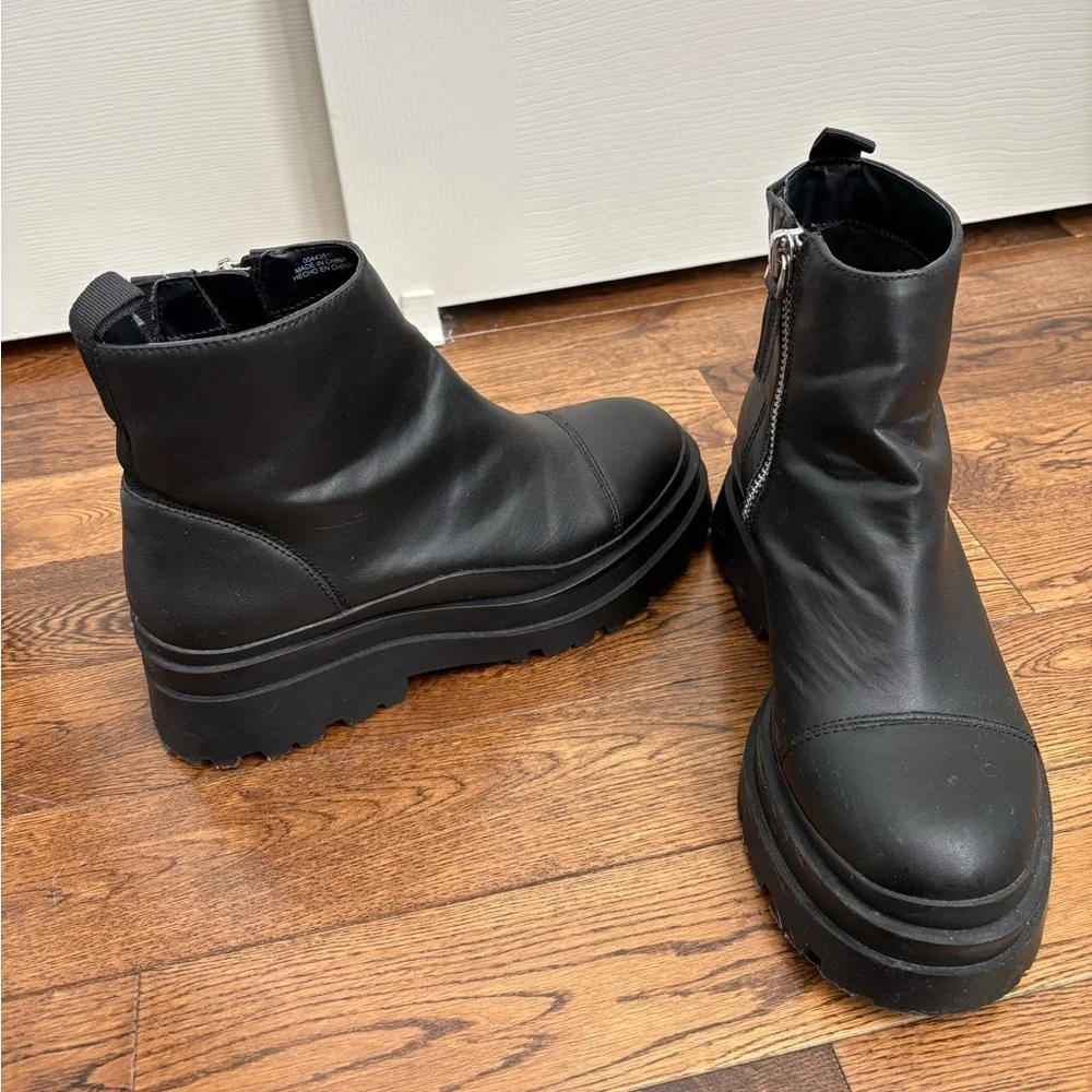 Forever 21 Black Platform Ankle Boots with Side Zip Size US Women 9 / EUR 40